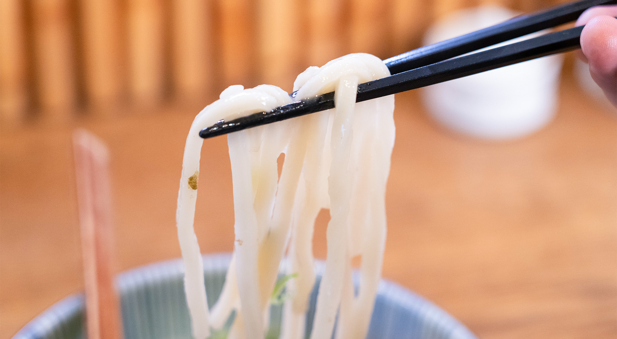 <div>夜の一杯を彩る、心温まるうどん居酒屋体験</div>
